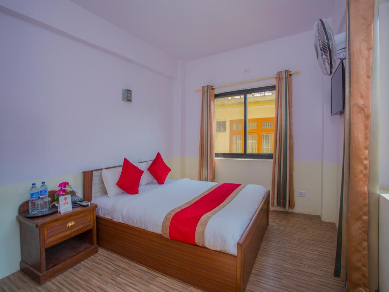 Oyo 255 White Zambala Hotel Catmandu Exterior foto