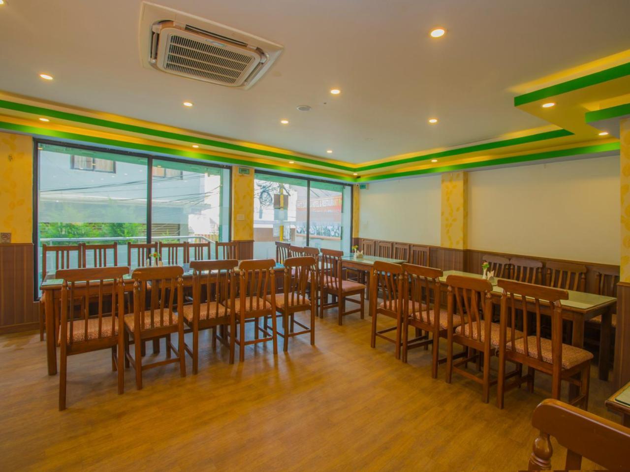 Oyo 255 White Zambala Hotel Catmandu Exterior foto