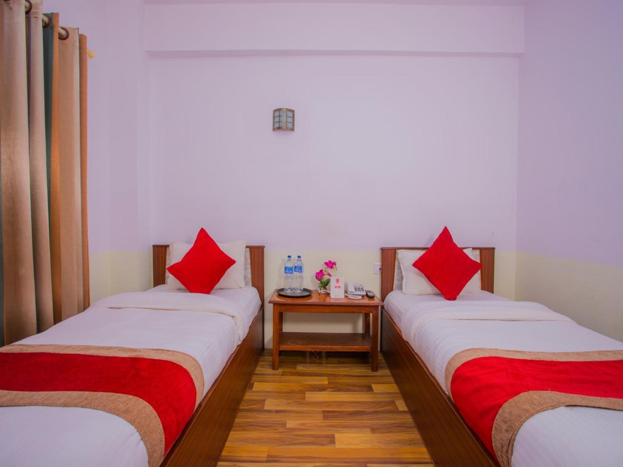 Oyo 255 White Zambala Hotel Catmandu Exterior foto