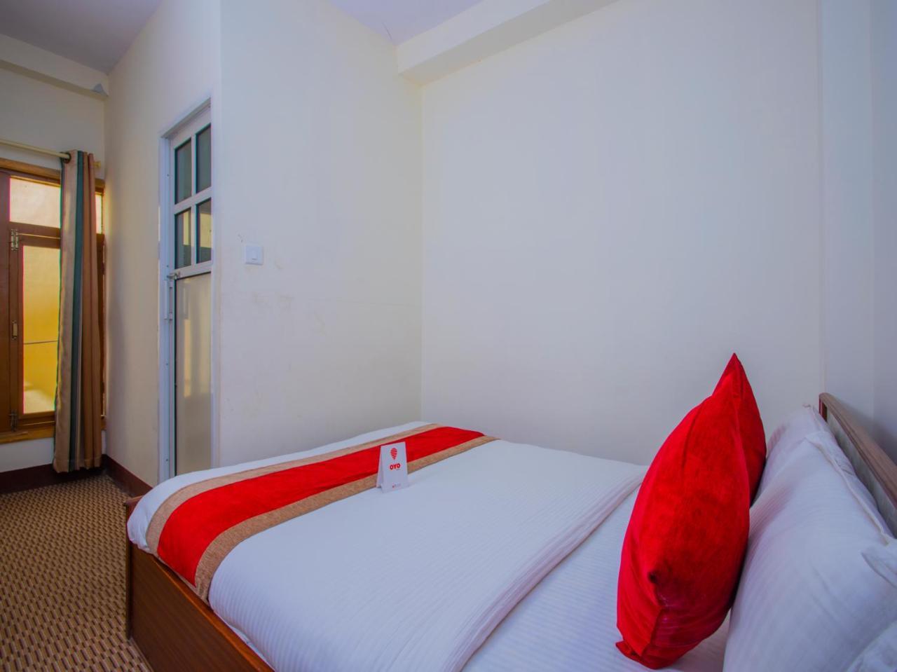 Oyo 255 White Zambala Hotel Catmandu Exterior foto