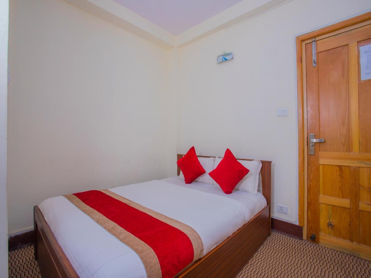 Oyo 255 White Zambala Hotel Catmandu Exterior foto
