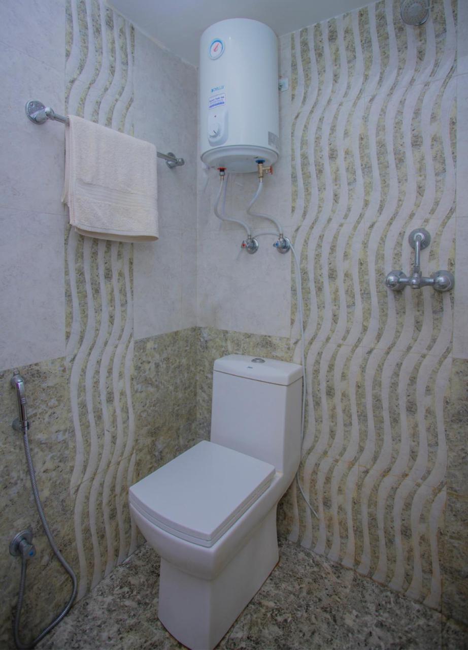 Oyo 255 White Zambala Hotel Catmandu Exterior foto