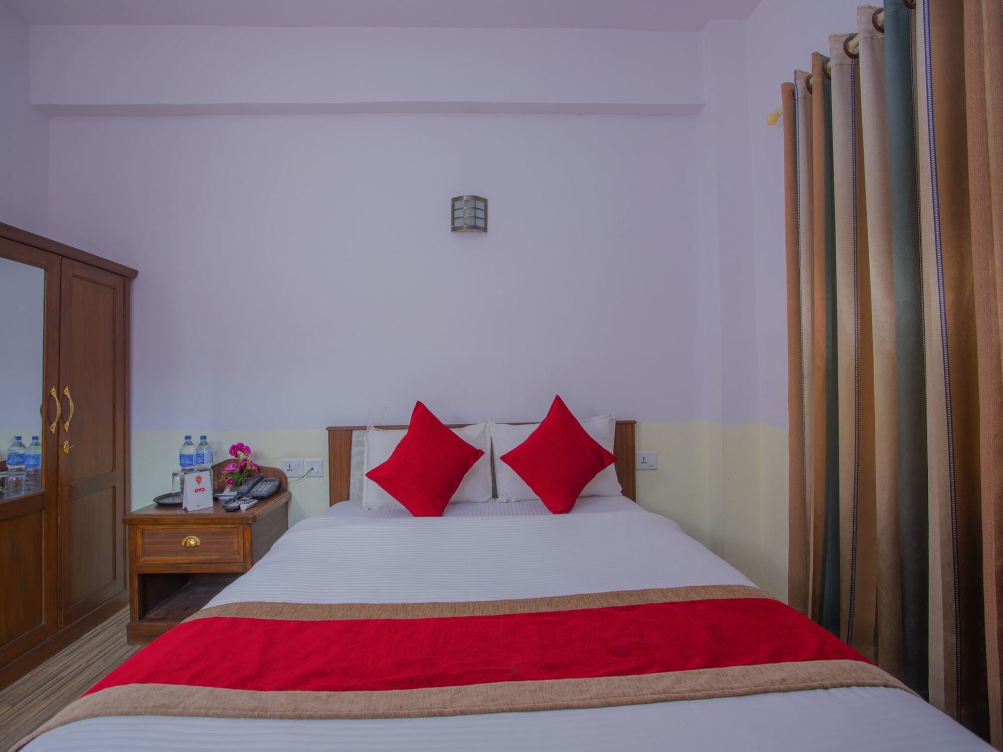 Oyo 255 White Zambala Hotel Catmandu Exterior foto